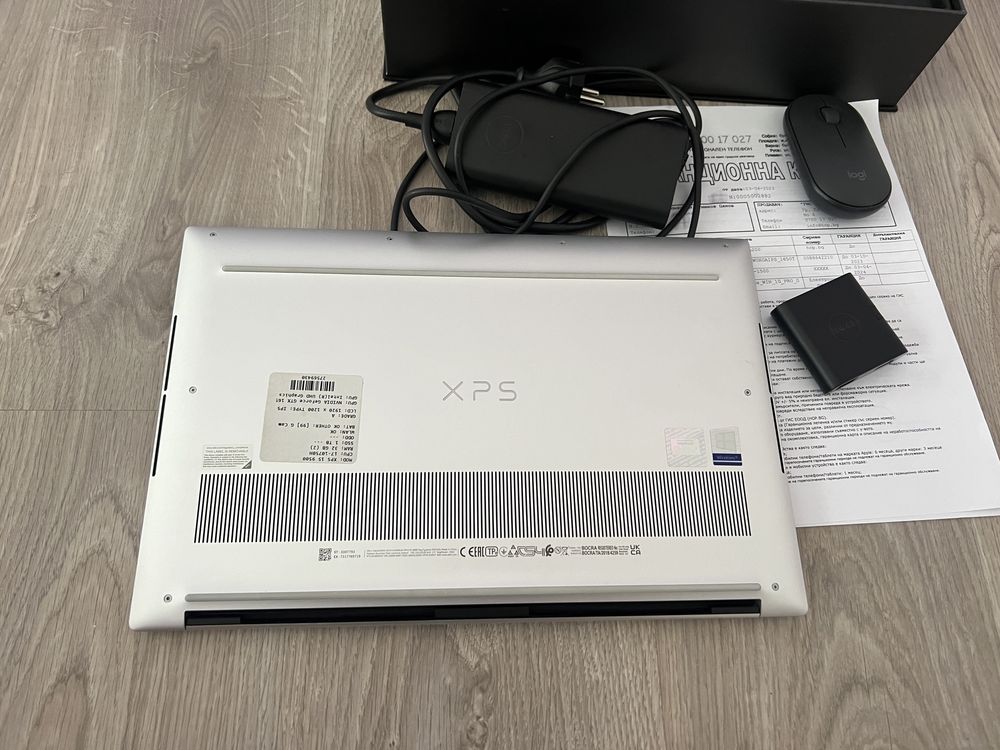 Dell XPS 15 9500 silver