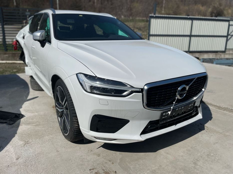 Volvo XC60 2.0d biturbo 235cp automat fab 2018 R-desing Euro6. Avariat