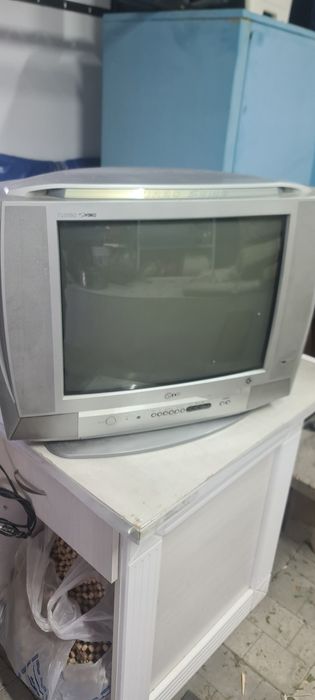 продаю телевизор  LG