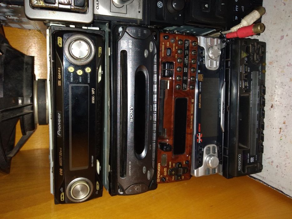 Продавам различни БМВ CD Sony Pioneer касетофон усилвателcd business