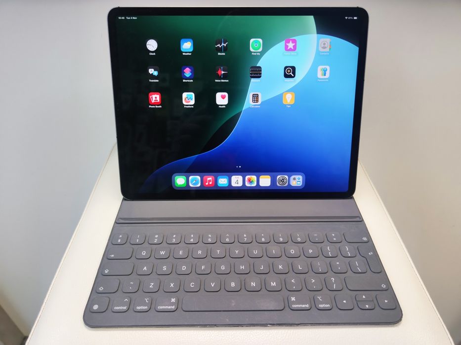 iPad pro 12.9 3rd gen 64GB Cellular,Wi-Fi Space gray + keyboard!