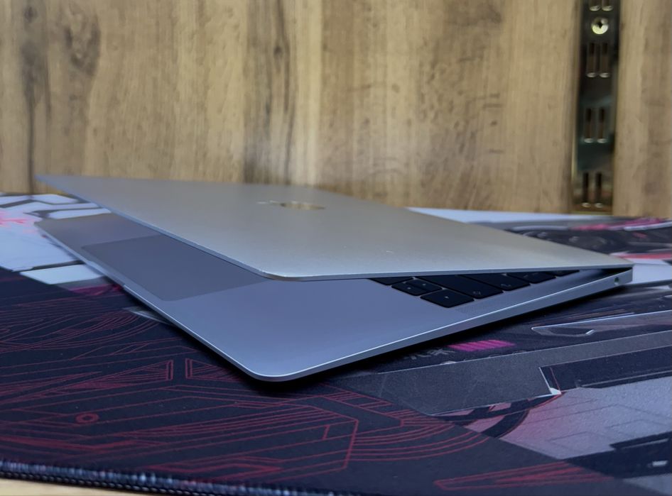 Macbook Air 2019 i5 8/256GB