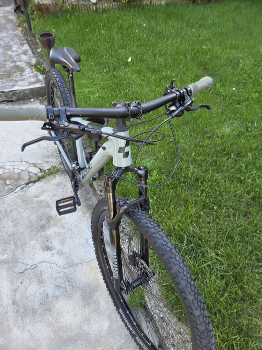 Bicicleta 29 Cube Attention RockShox  2x11