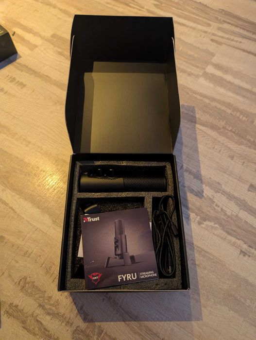 Microfon streaming Trust GXT258 FYRU negru