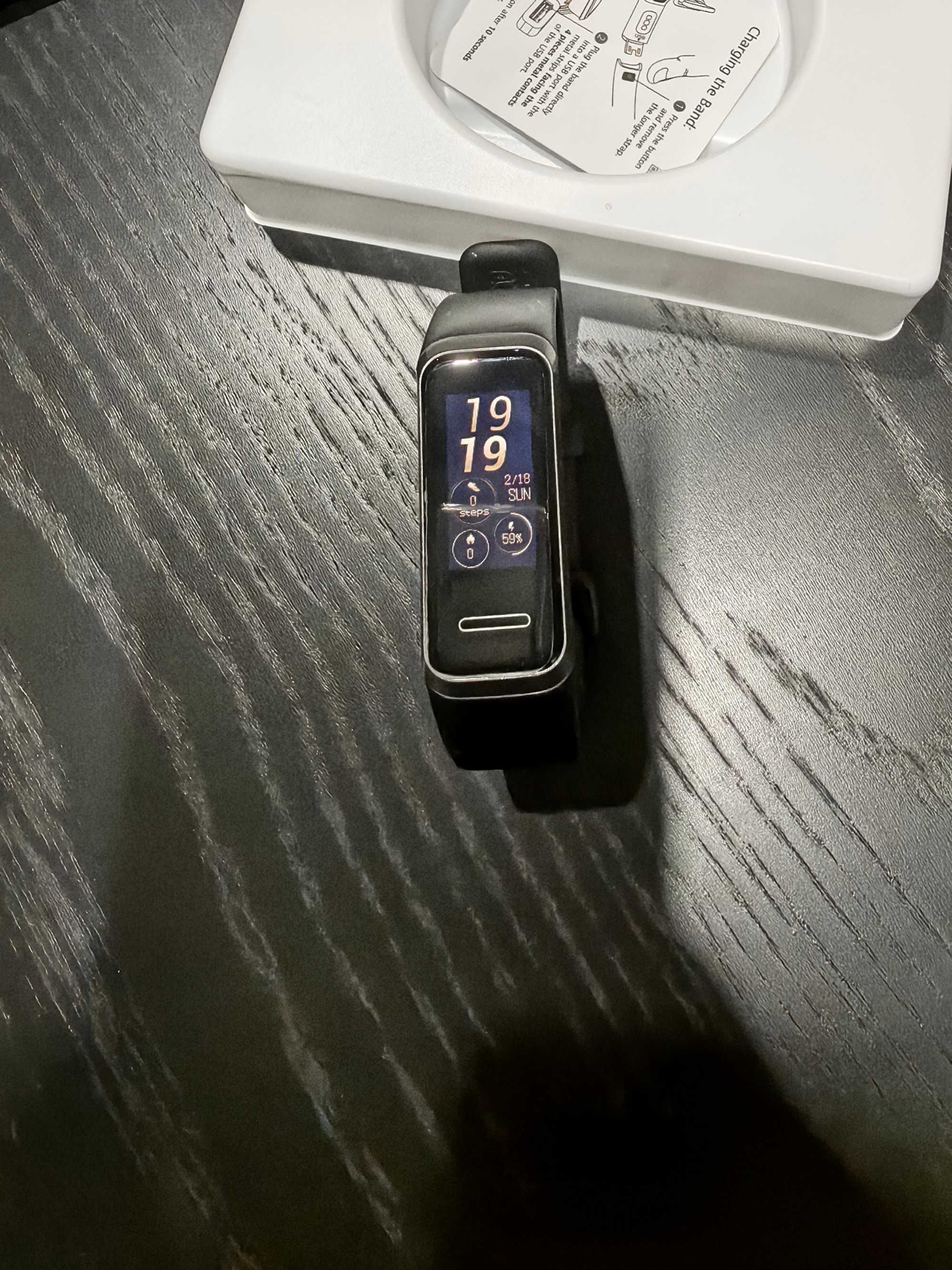 Фитнес гривна huawei band 4