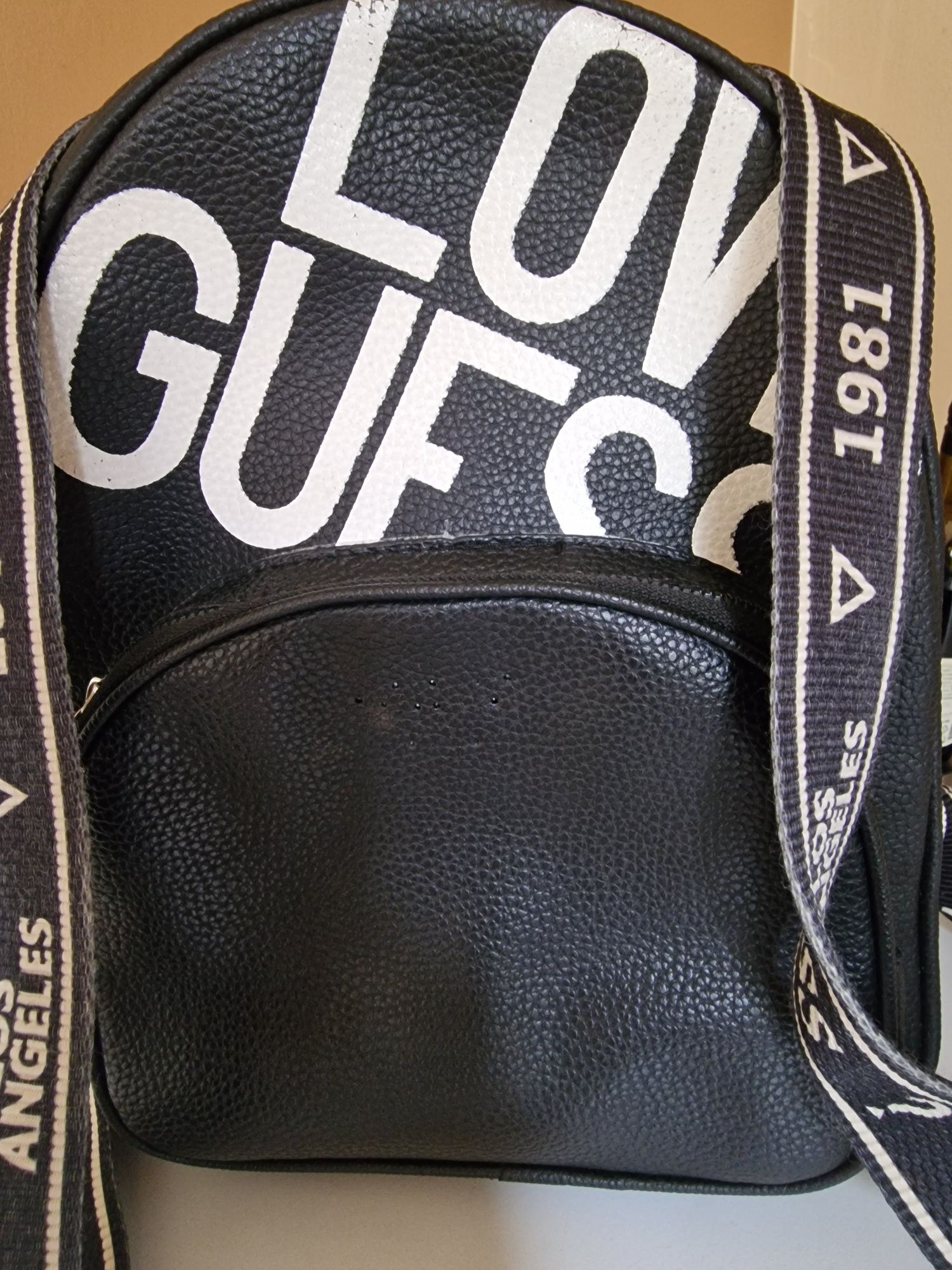 Продавам дамска чанта GUESS