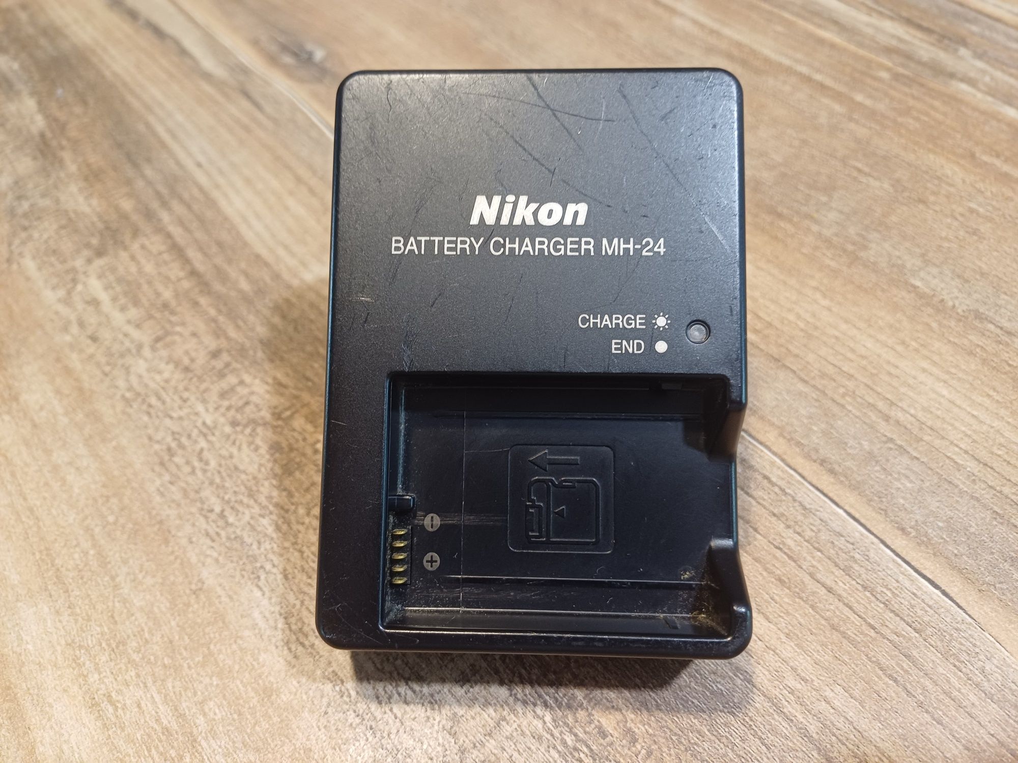 Фотоапарат DSLR Nikon D3100 с 2 обектива