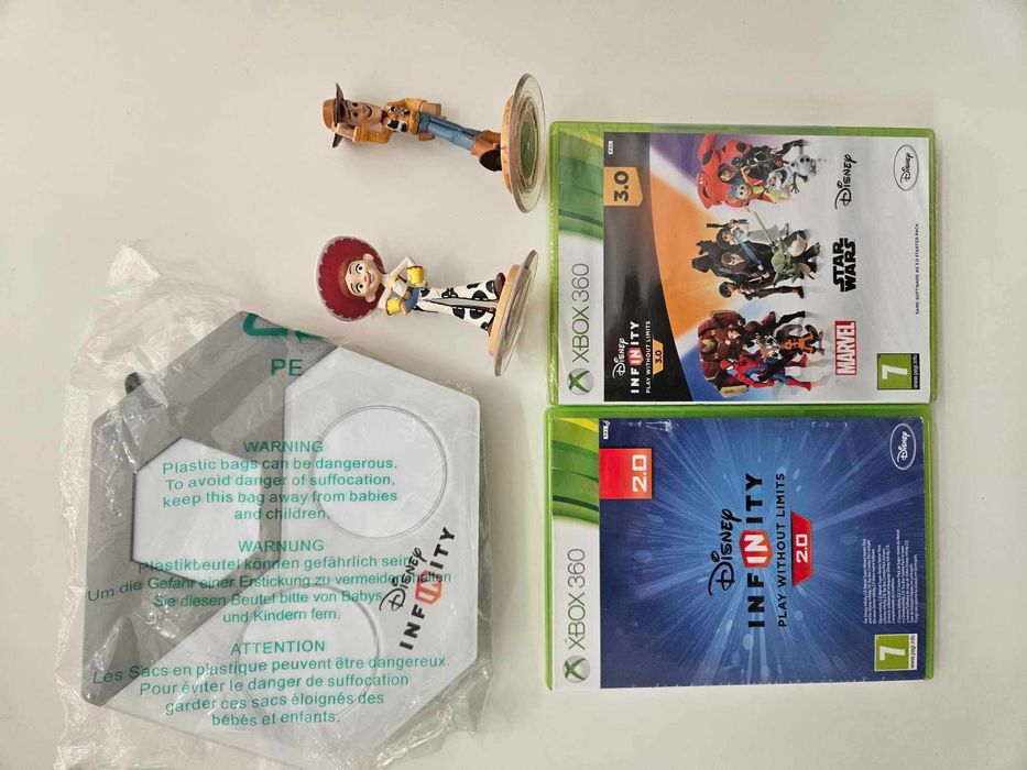 XBOX 360 Disney Infinity комплект 2 игри фигурки портал