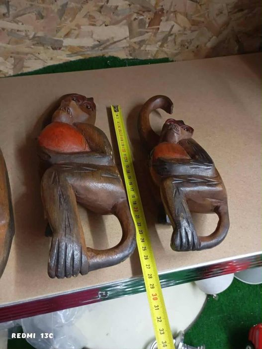 Маймуни дърворезба