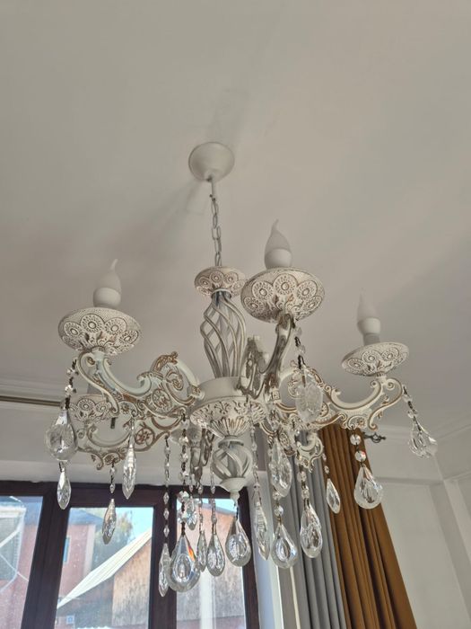 Продам красивую люстру