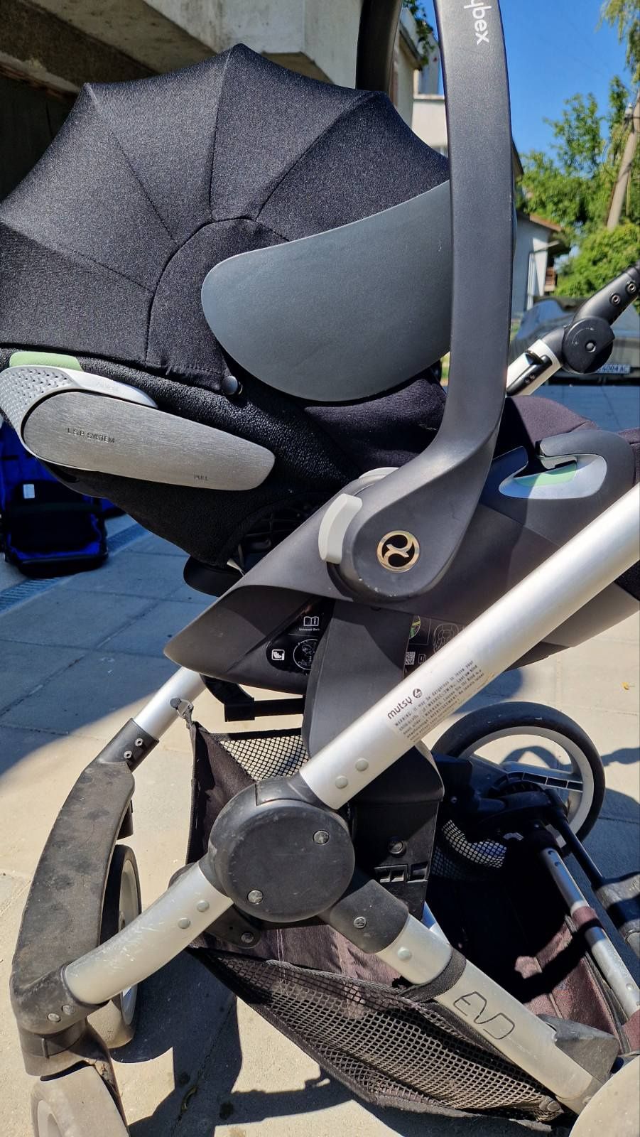 Mutsy EVO 3в1 и стол за кола Cybex T i-size
