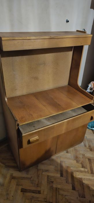 Mobila comoda cu sertare si usi 2 buc, masa pe roti si masa extensibil