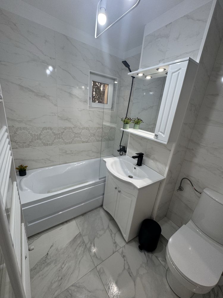 Apartament 3 camere zona  Casa de Asigurari( in spate la Pressco)