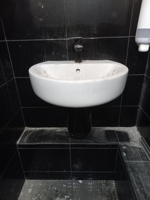 Раковина б/у в хорошем состоянии