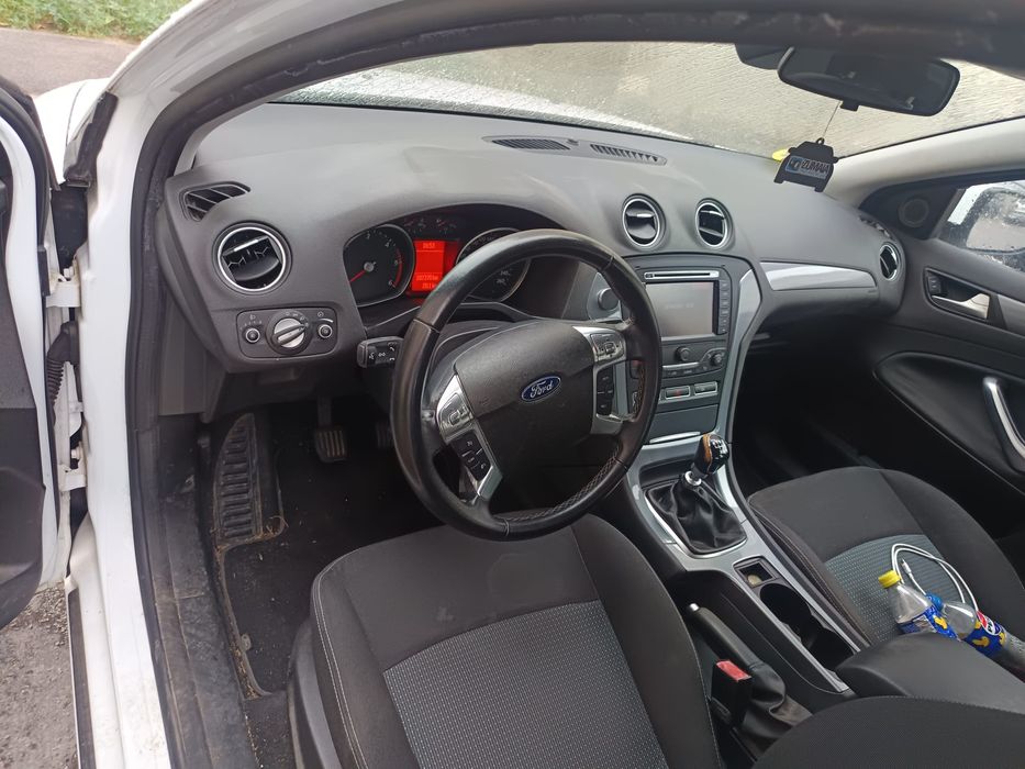 Autoturism Ford Mondeo