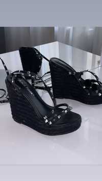 Sandale negre cu detalii