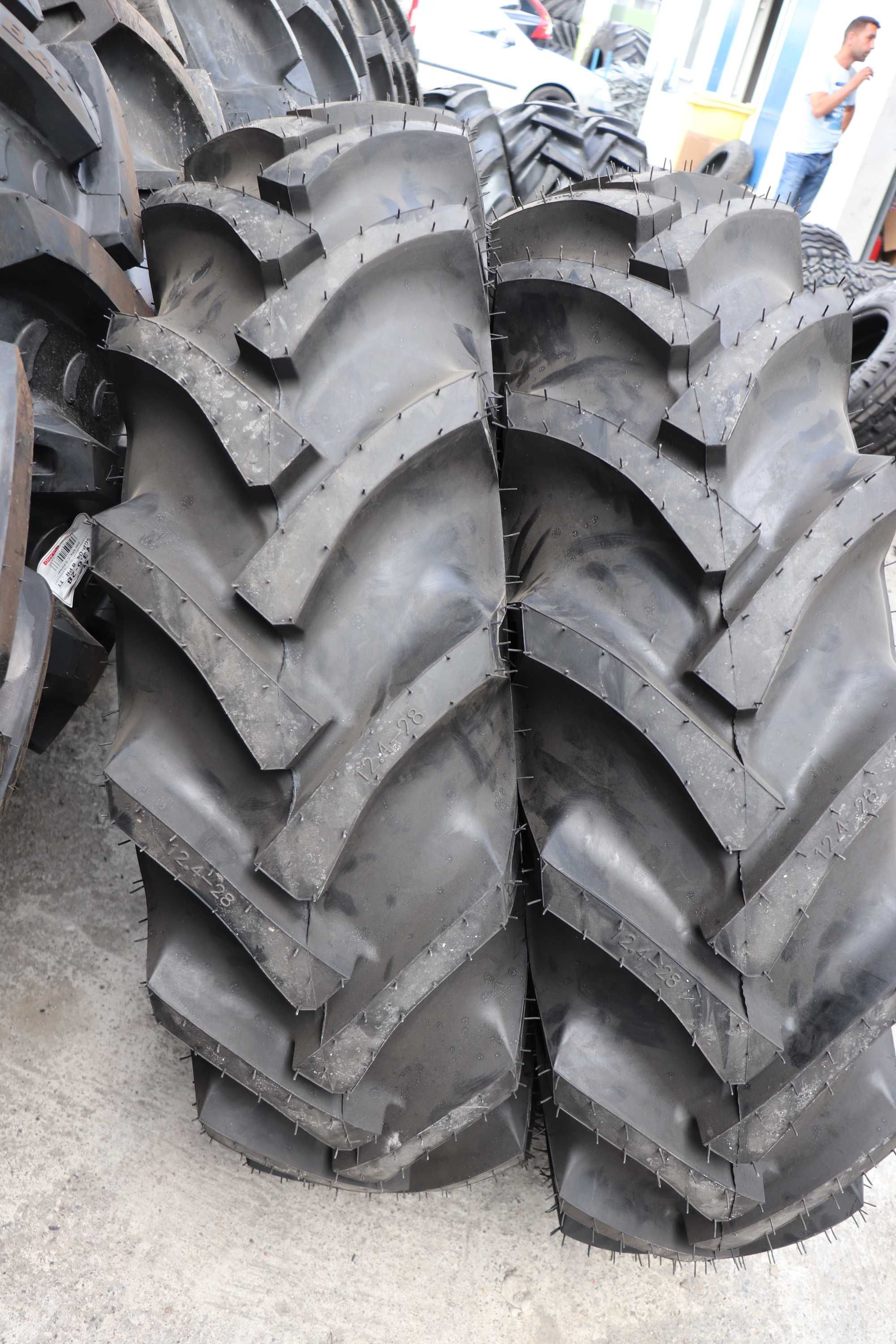 Anvelope noi 12.4-28 marca MRL cu 8 pliuri cauciucuri pentru TRACTOR