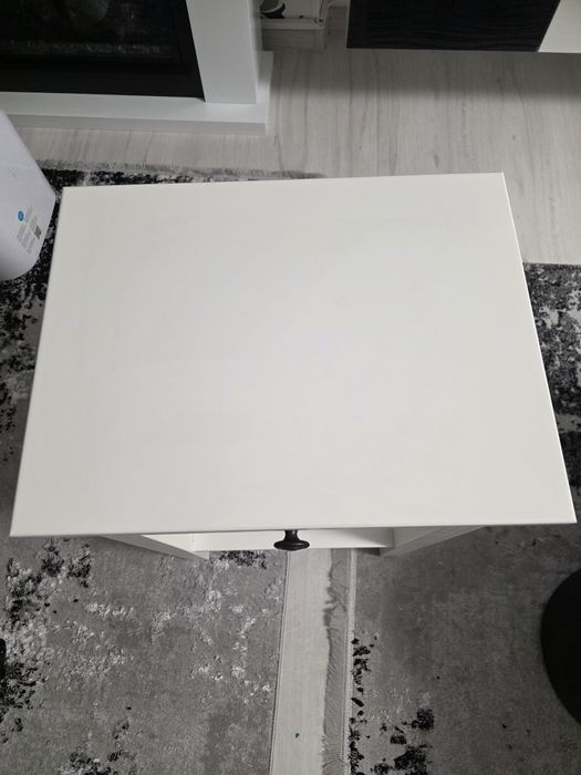 Vând noptiera cu sertar