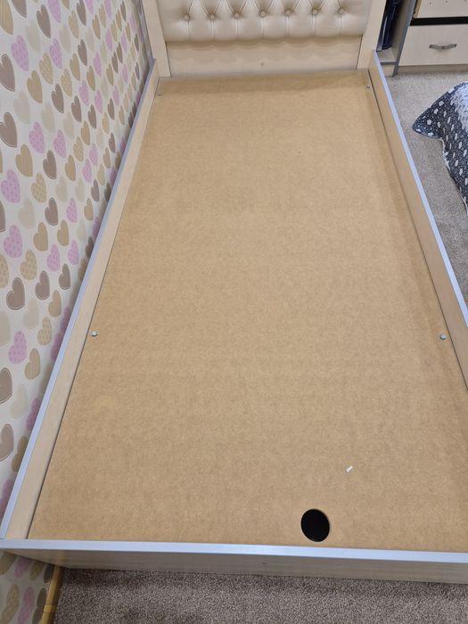 Кровать 200×100×40  в отличном состоянии