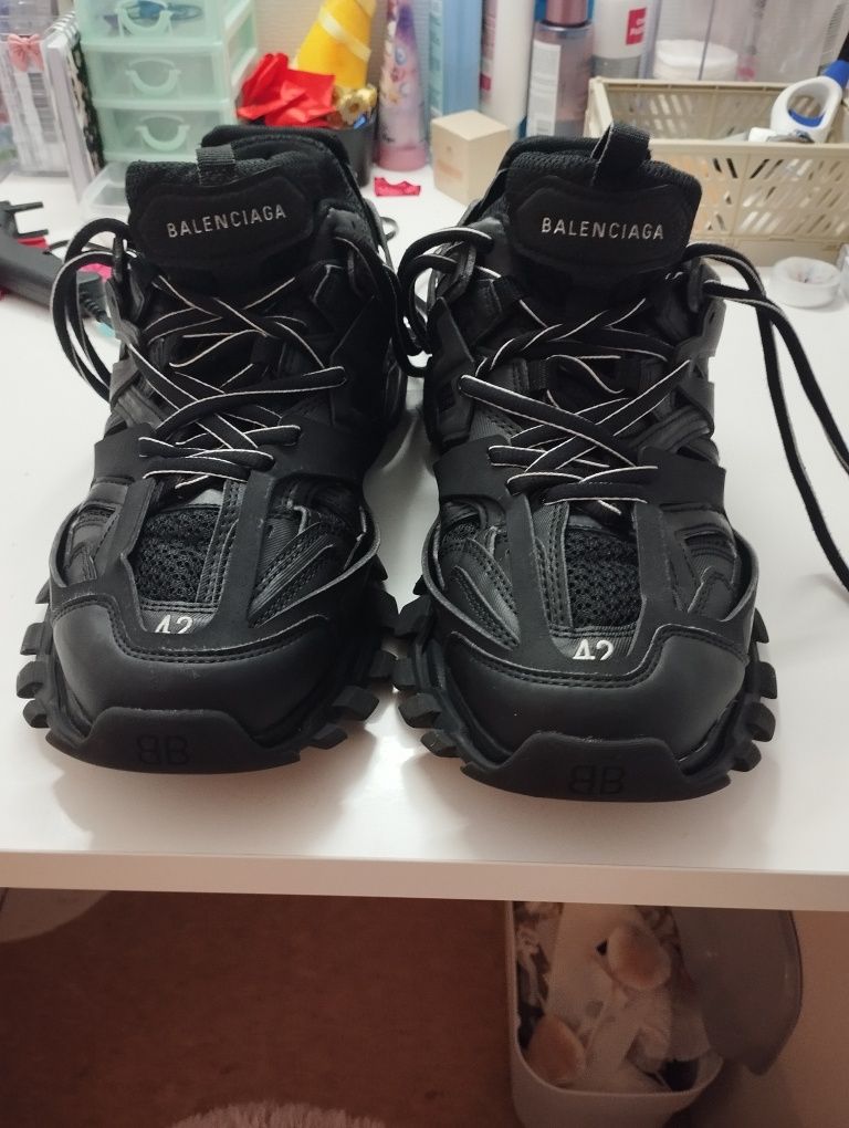 Balenciaga track