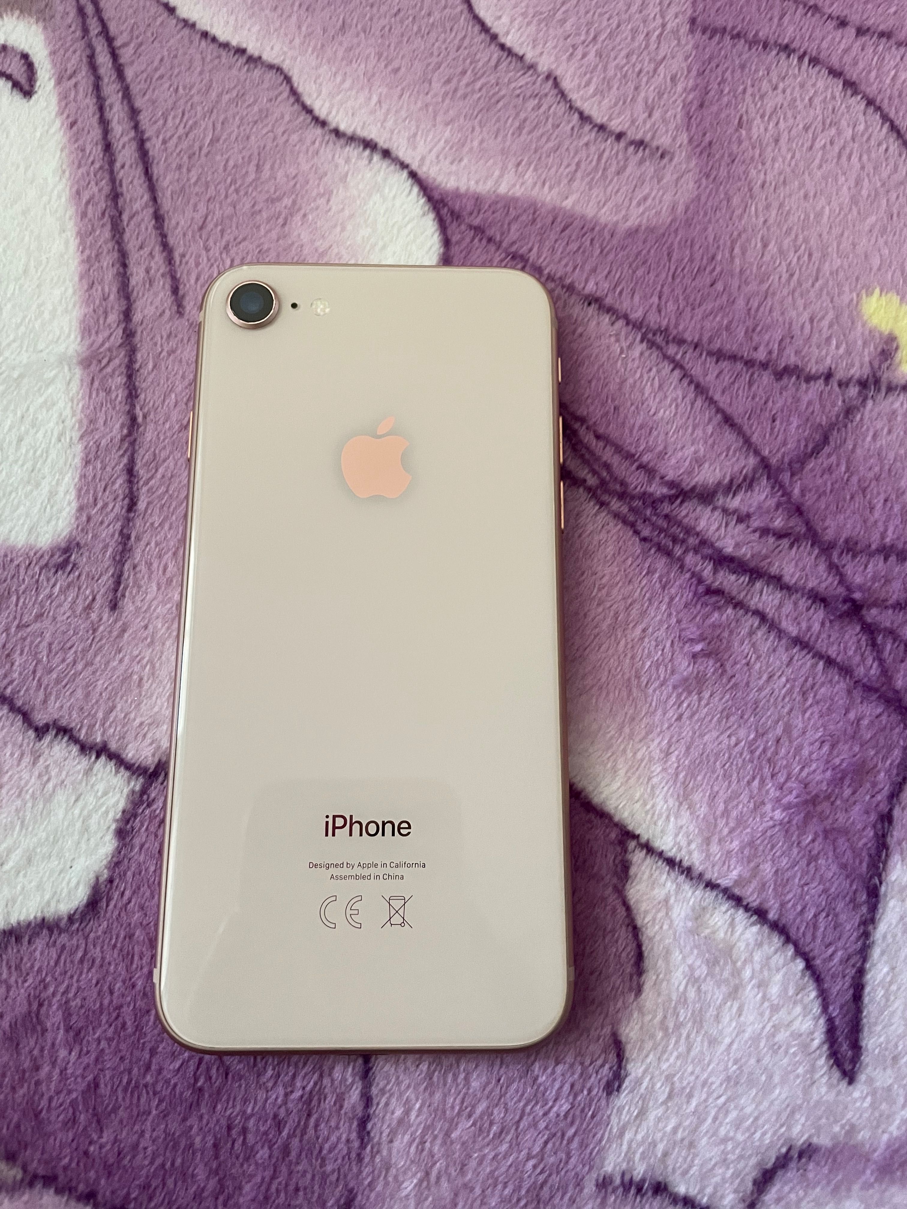 Vand Iphone 8, 64GB, arata impecabil