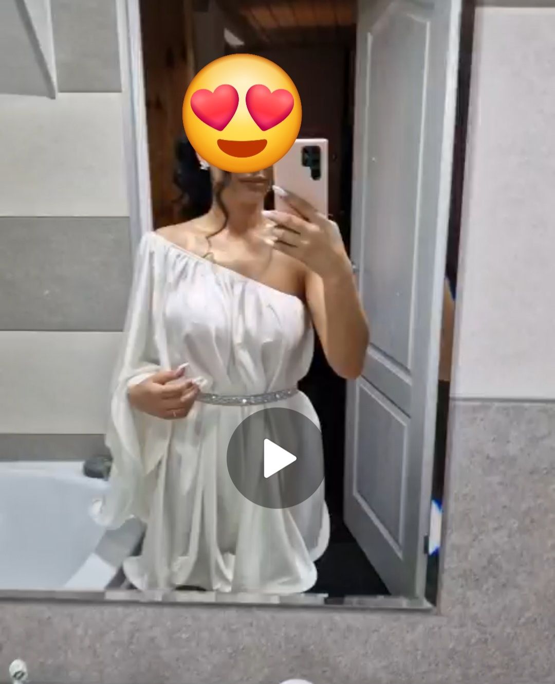 Rochie alba  cu pietricele în talie