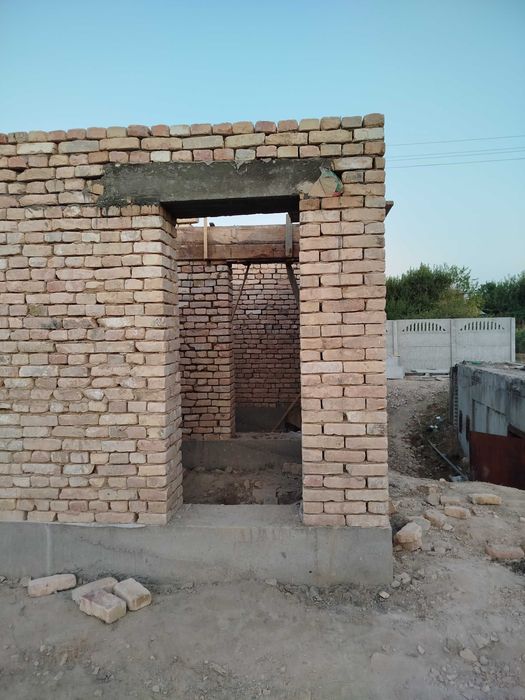 Дачный участок с новым недостроенным домом