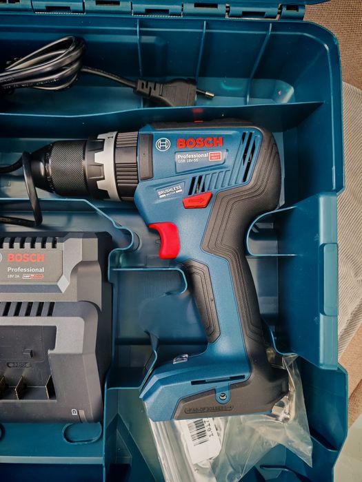 Bosch Masina de gaurit si insurubat 18V-55