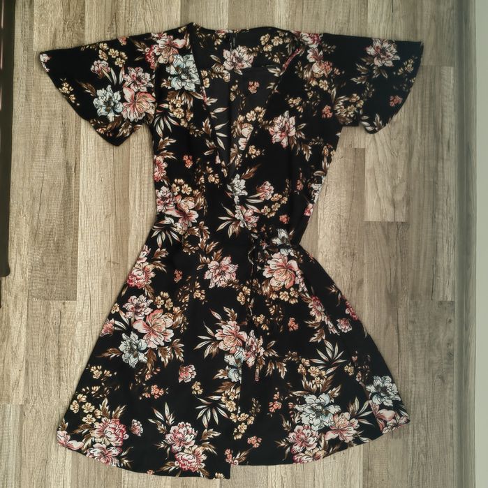 Рокли с къс ръкав