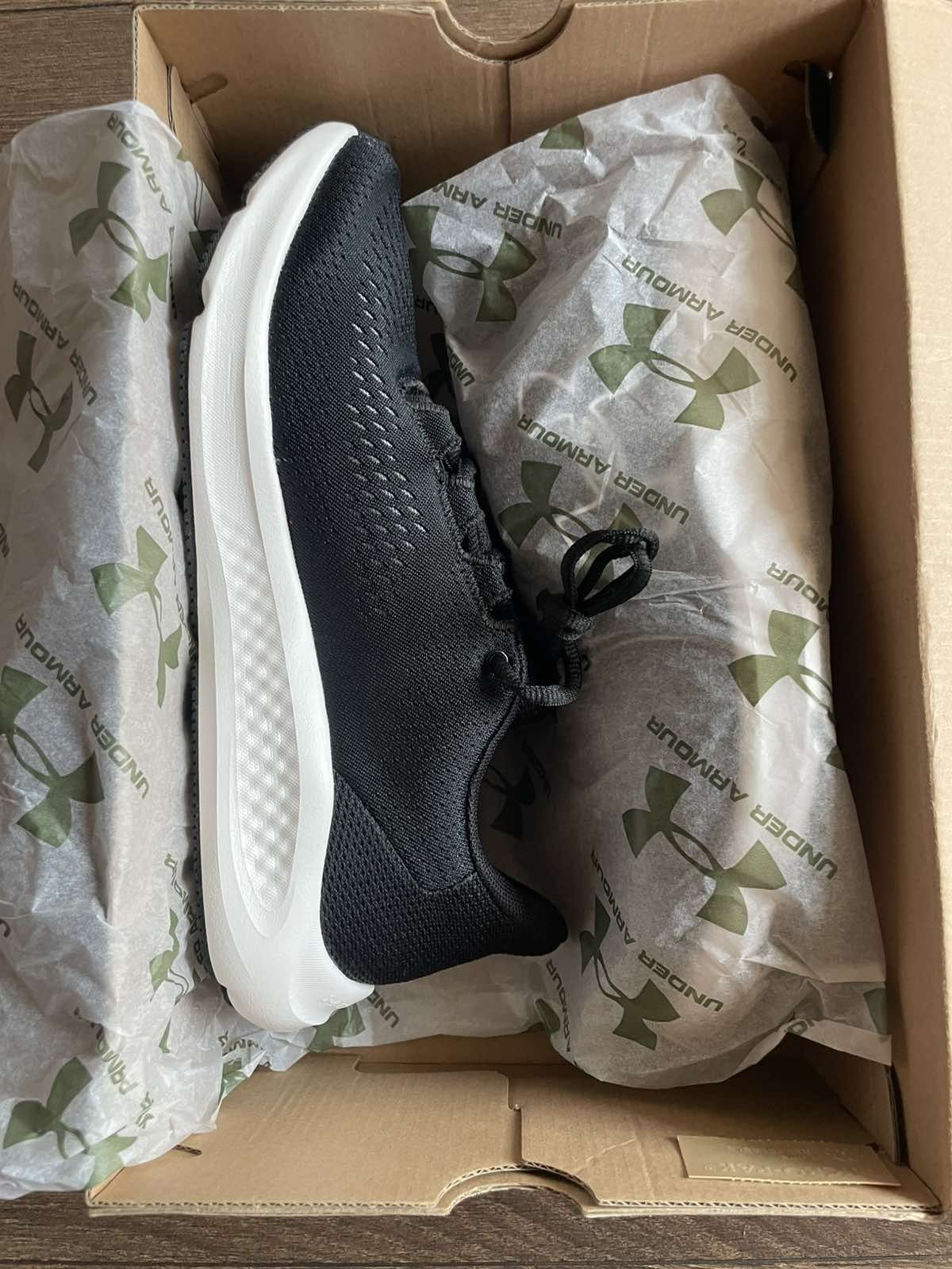 Нови маратонки  UNDER ARMOUR 
42 номер , отговарят на 41 ( гледайте