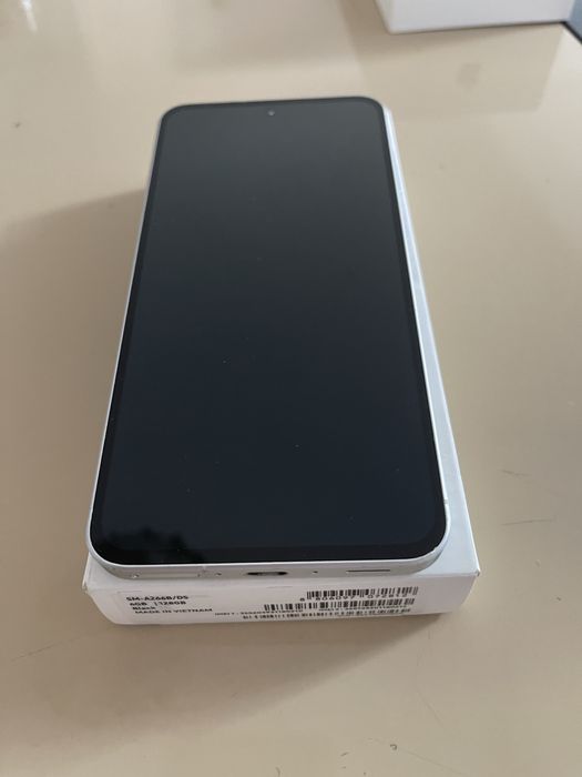 Vând Samsung Galaxy A56 5G LightGray schimb cu a36 a26 s23 s22