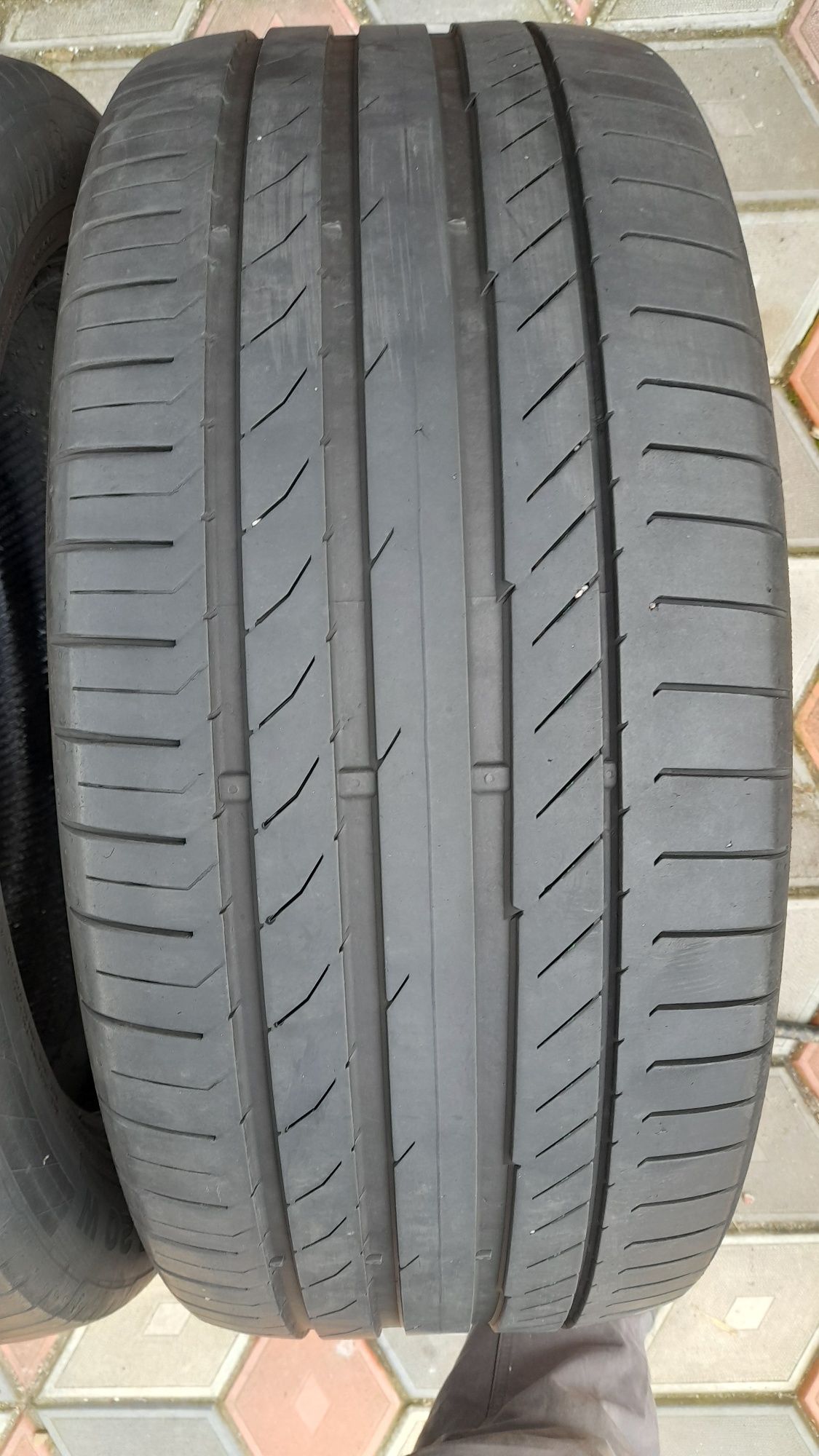 Vand 2 anvelope de vara 265 45 r20 CONTINENTAL foarte bune