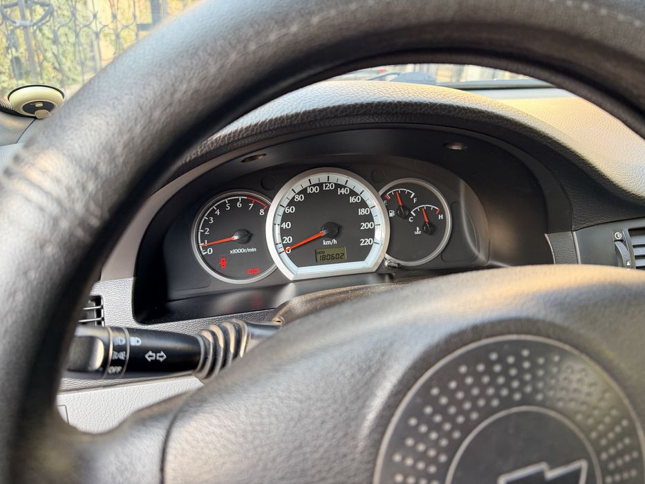 Lacetti 1.8 личная, состояние хорошее