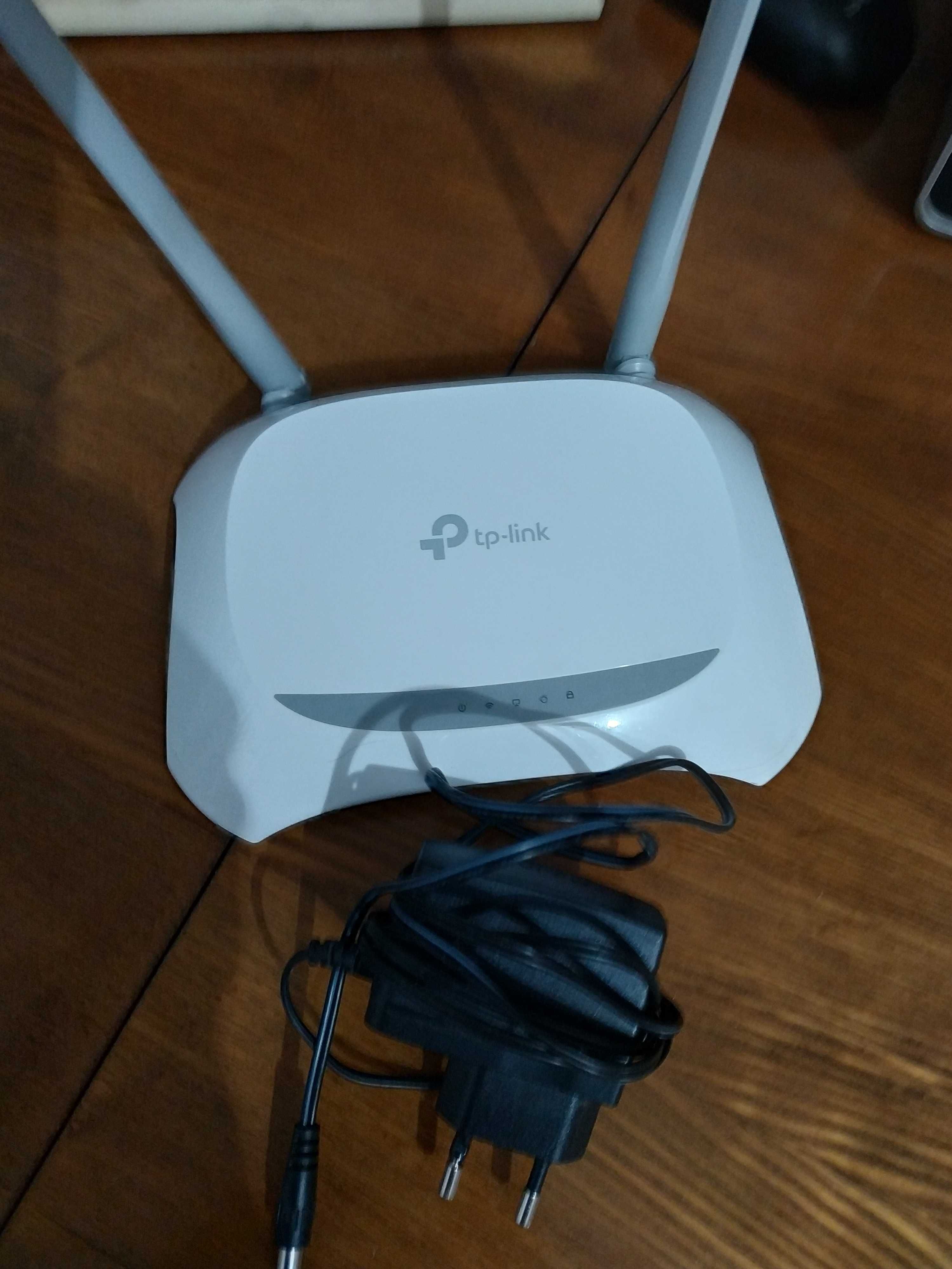 Вай-фай роутер TP-LINK_E19 C, рабочий, скорость до 300 Мбит/с