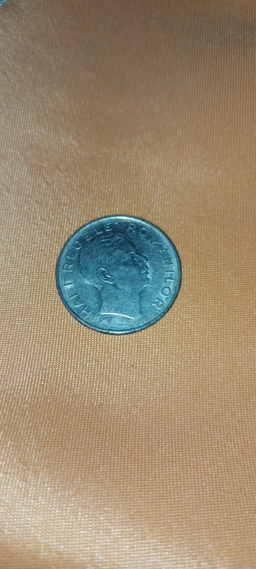 Vând moneda 100 lei cu Regele Mihai I an 1943-1944