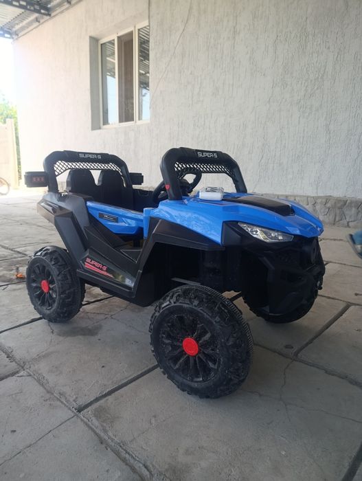 Детская педальная машина