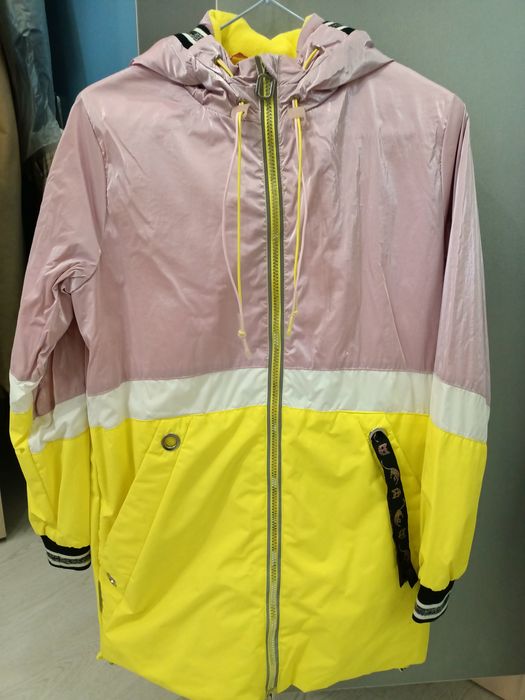 Демисезонная куртка-ветровка для девочек