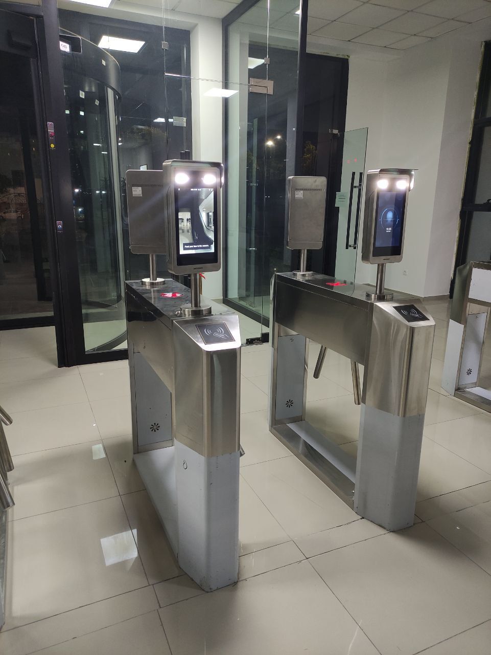 Установка, стеклянный Турникет. Установка TURNIKET  FACE ID