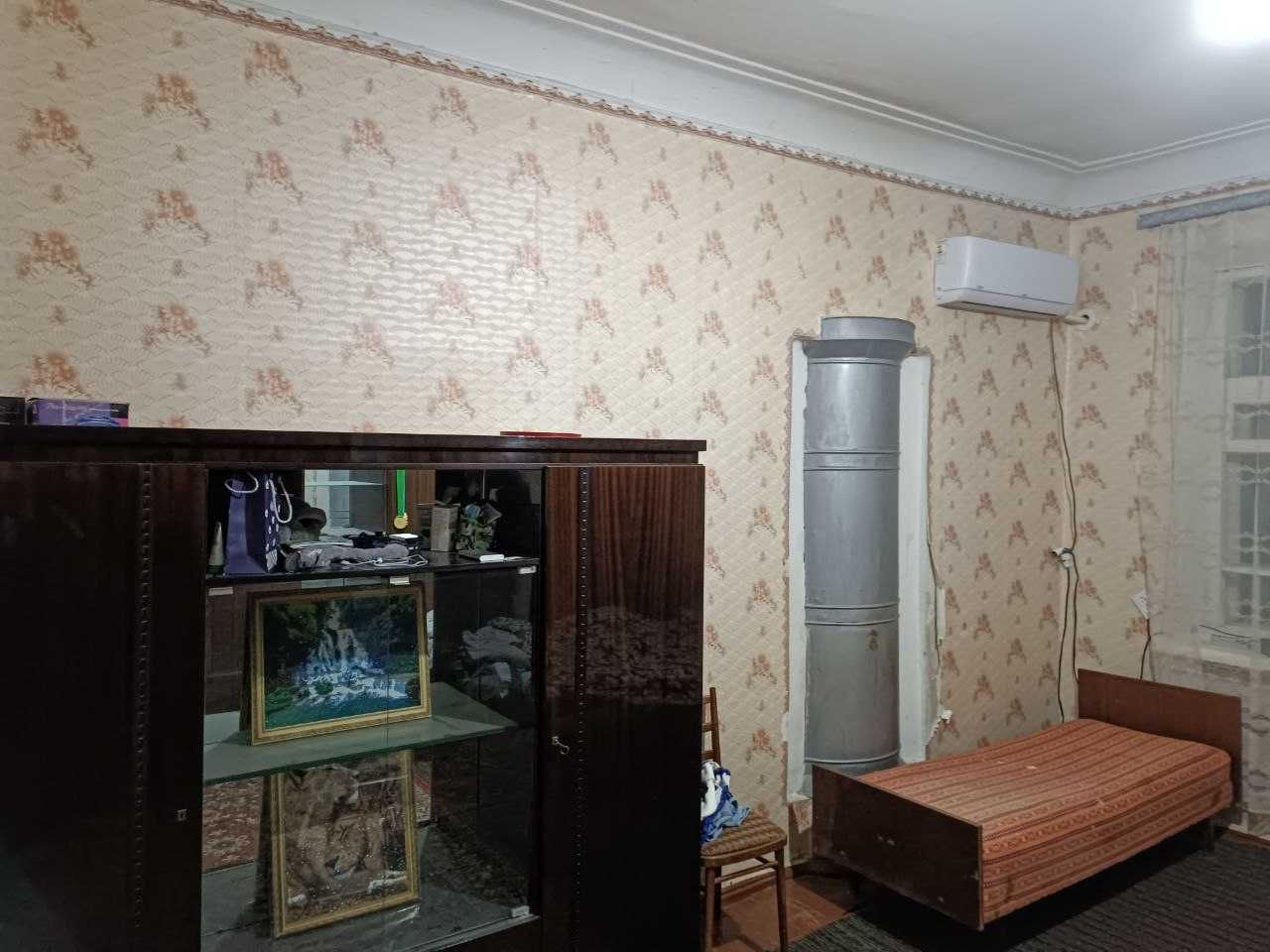 Продаётся двухкомнатная квартира в г.Чирчик центр города Навои