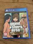 Vand sidiu de ps 4  cu 3 jocuri
