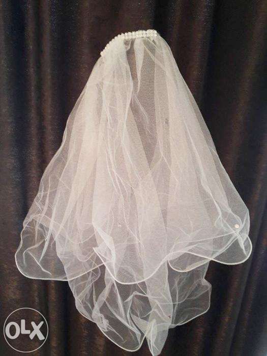 Vand rochie de mireasa cu tot cu accesorii, voal,diadema, colier