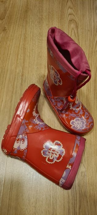 Продам резиновые сапоги детские.