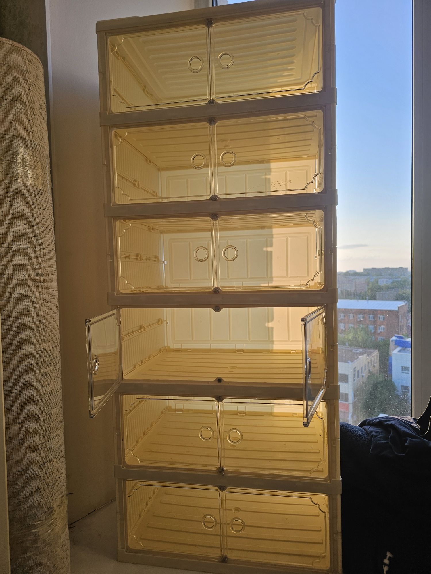 Продам отличную обувницу