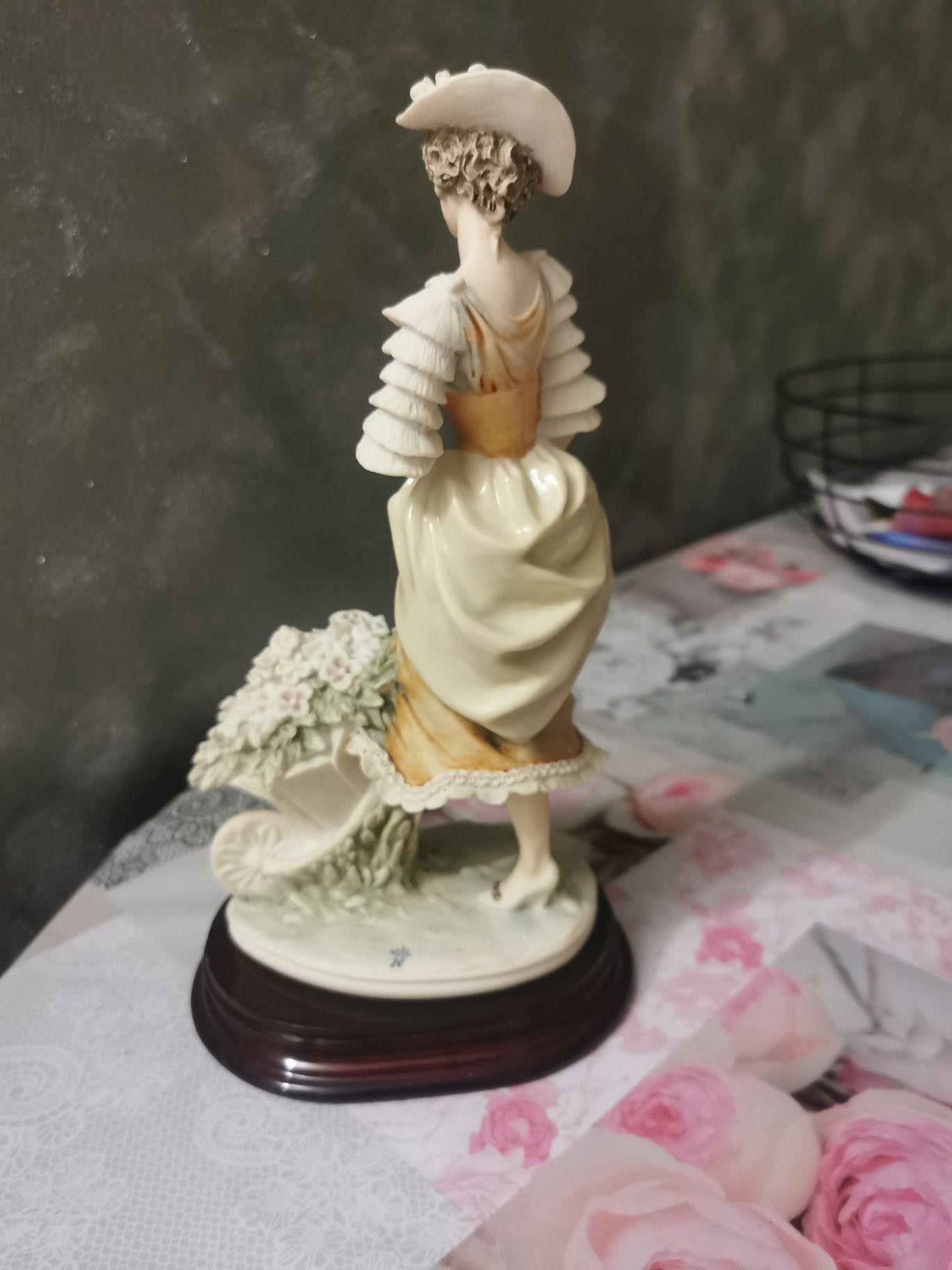 Vând bibelou figurines giuseppe armani florence