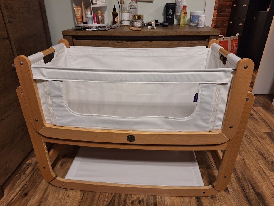 SnuzPod бебешка кошара next to me