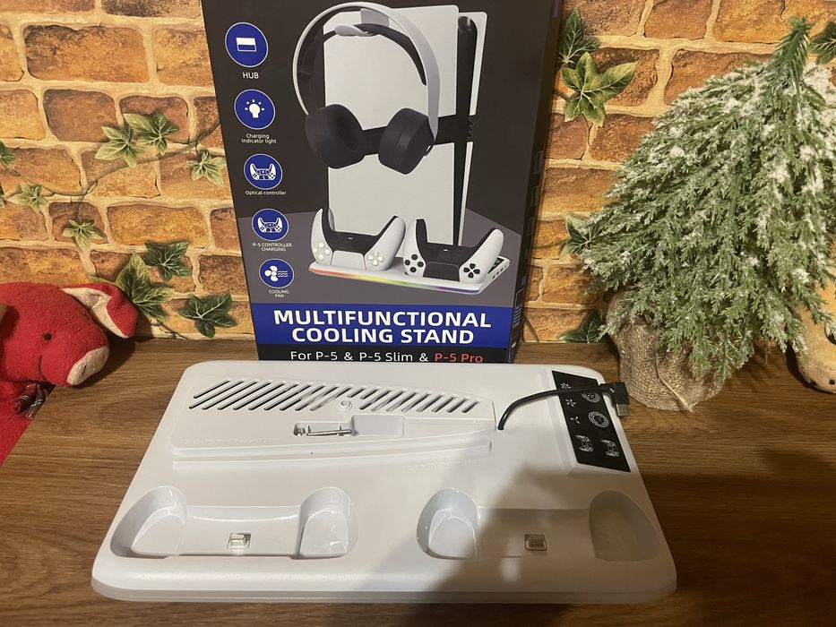 PS5 Стойка с охладител и хъб