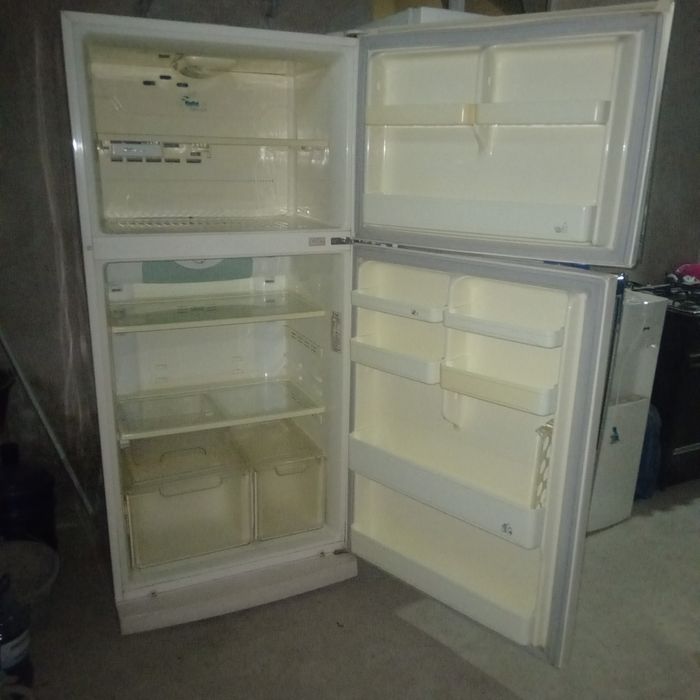 Холодильник лар тез ва сотилади