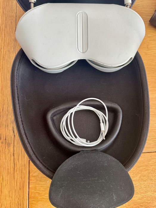 Apple AirPods Max с твърд калъф, AUX, оригинален мек калъф бял.