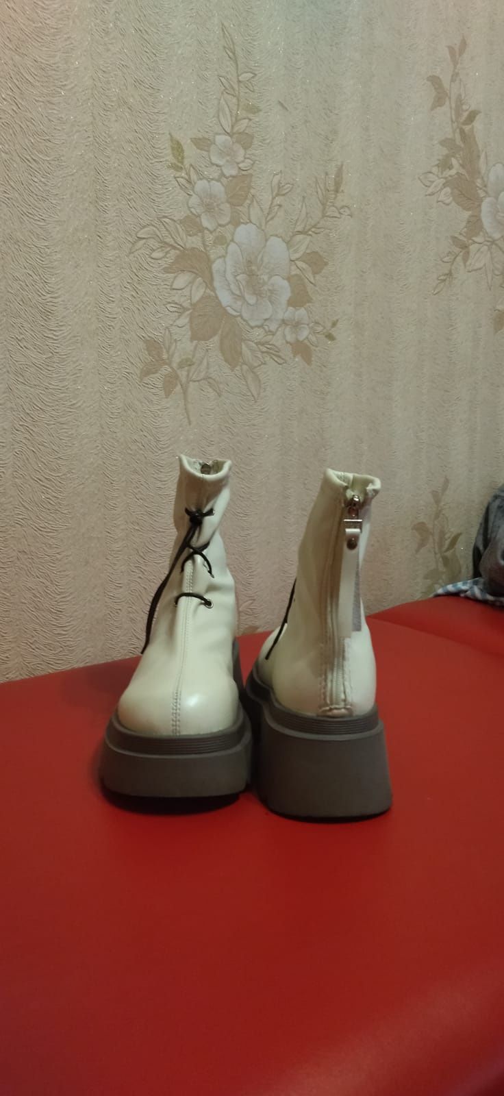 Стильные новые демисезоние ботинки р-р 39-40