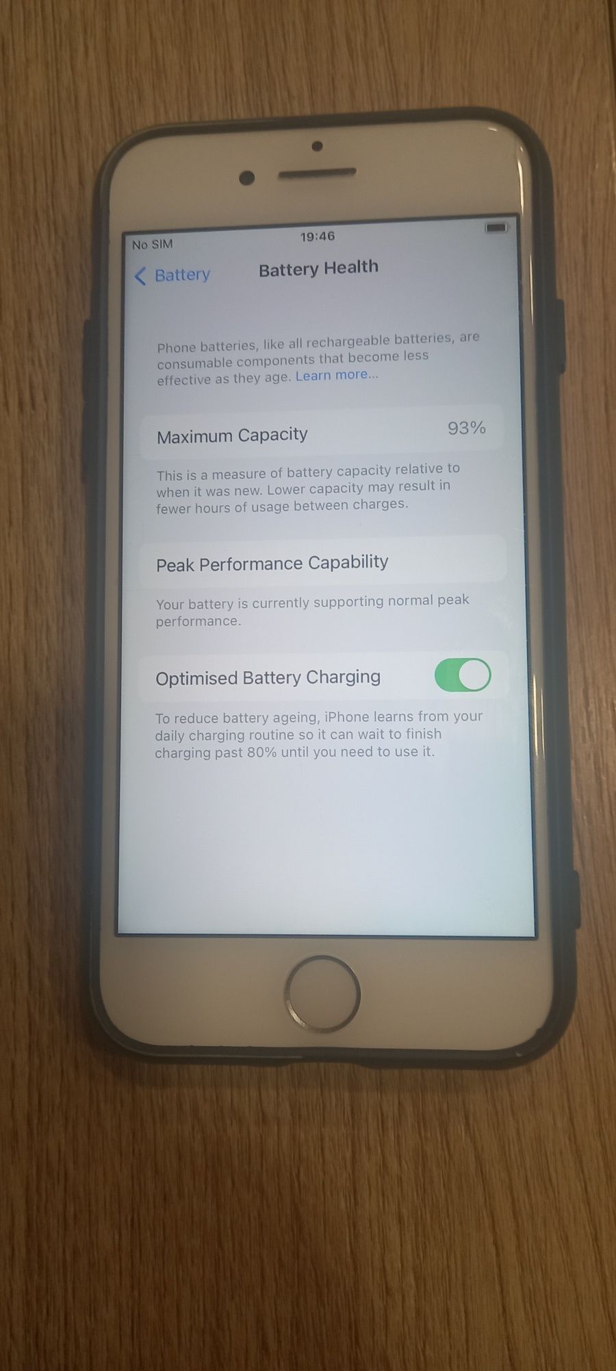 Телефон IPhone  7